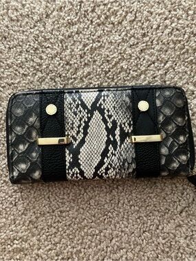 Black & Gray Snake-Print Zip Wallet